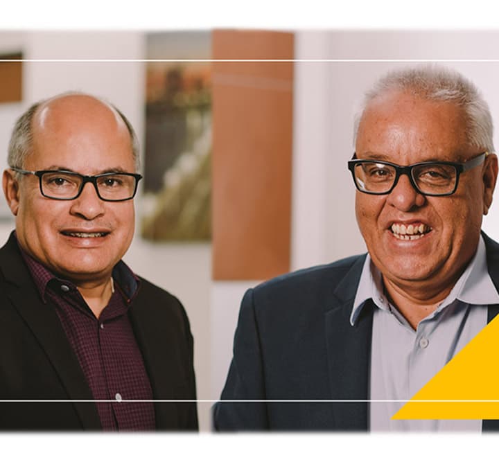 Imagem dos donos da Engeselt lado a lado, Hamilton e Herbert